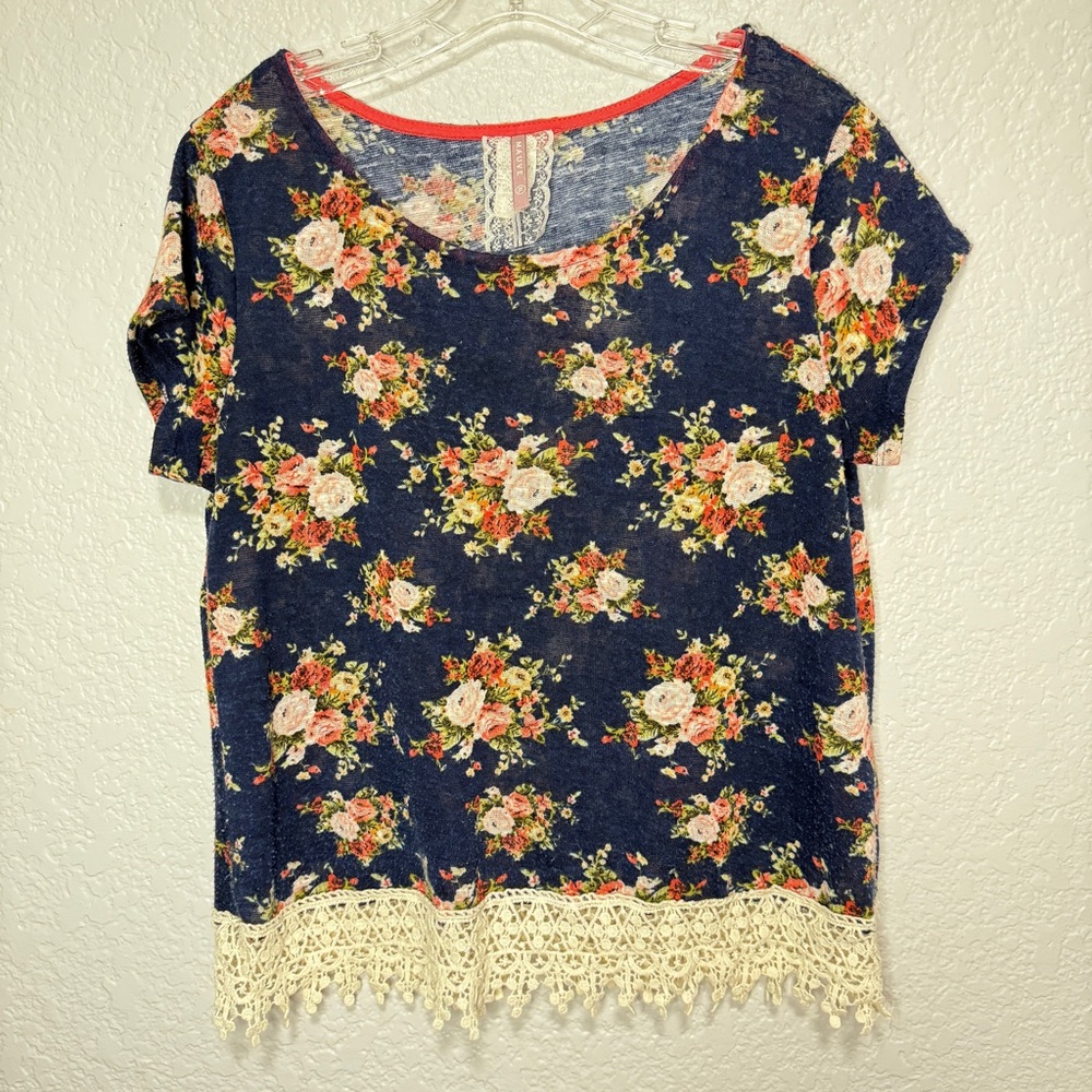 Mauve Vintage Boho Women’s Navy Blue Floral Top w Cream Crochet Lace Hem Size XL